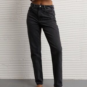 American Eagle Outfitters Strigid Mom Jean Black size:0Regular